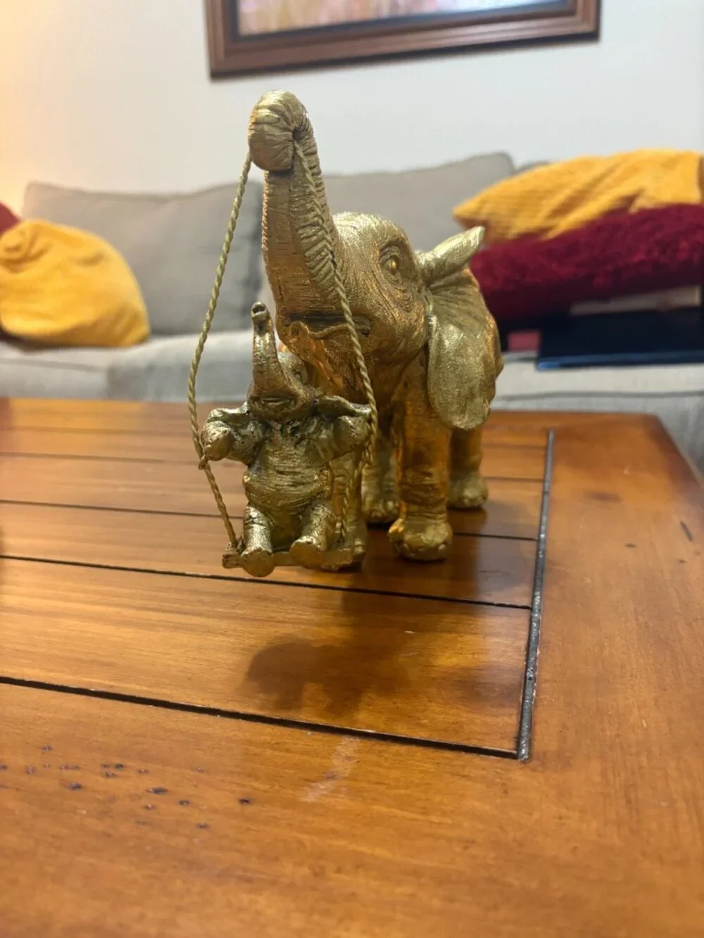 Gold painted elephant figurine - Picture 3 of 3